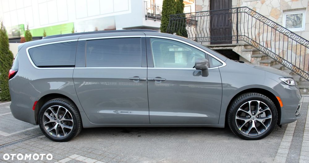 Chrysler Pacifica - 35