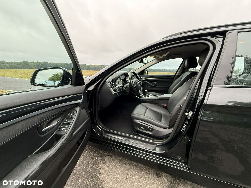 BMW Seria 5 530d Sport-Aut - 23