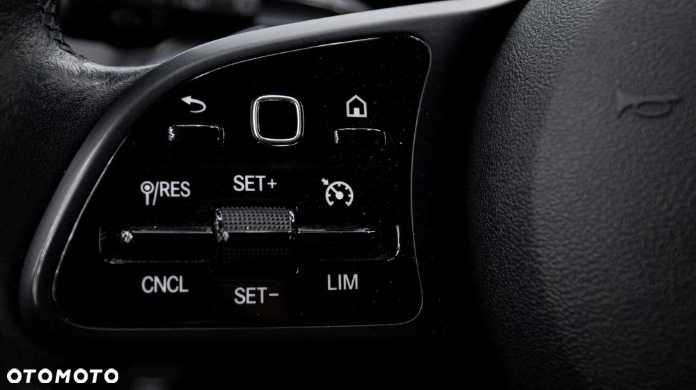 Mercedes-Benz GLB 200 7G-DCT - 21