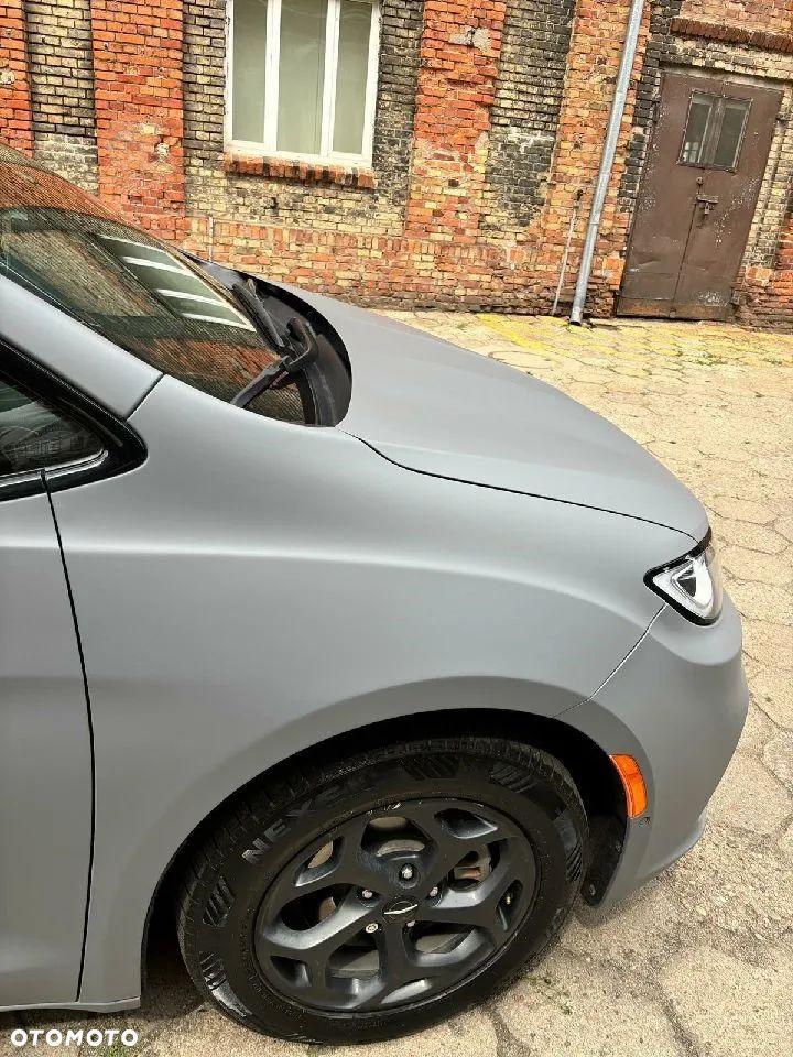 Chrysler Pacifica - 10