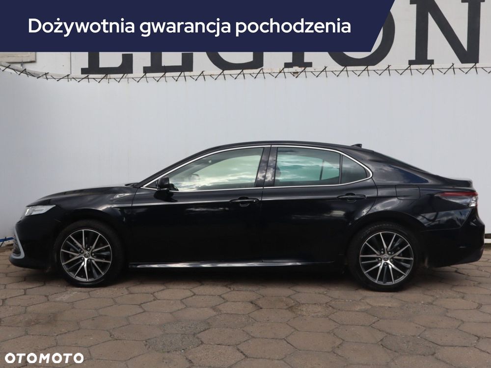 Toyota Camry - 4