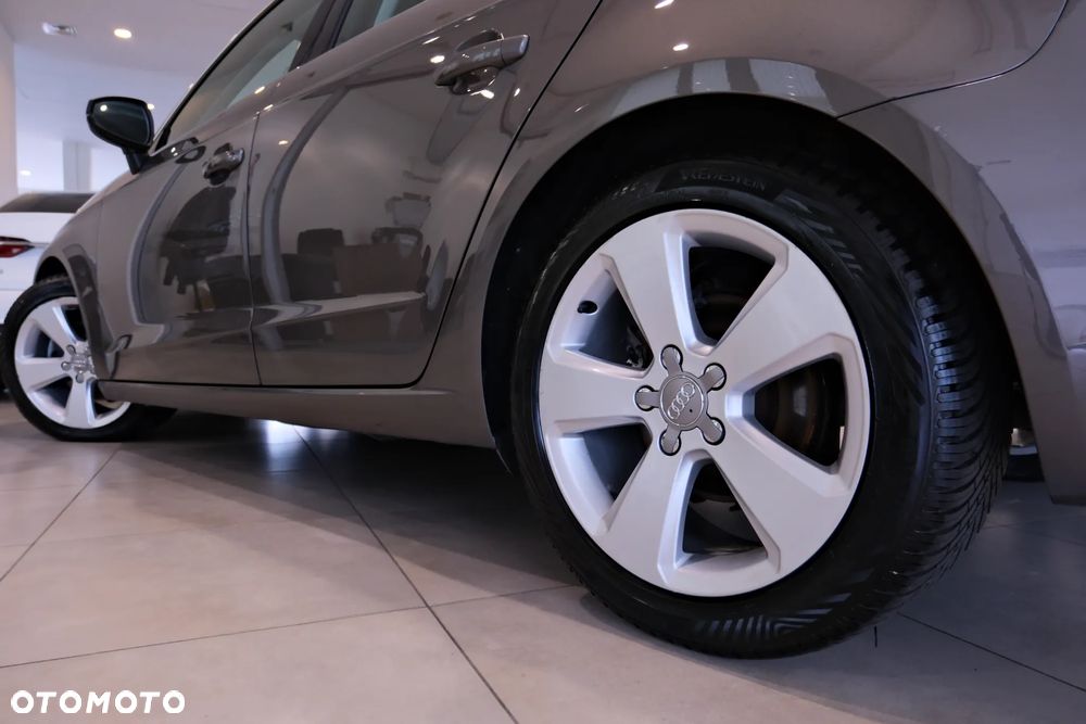 Audi A3 Sportback 1.6 TDI S tronic Ambiente - 18