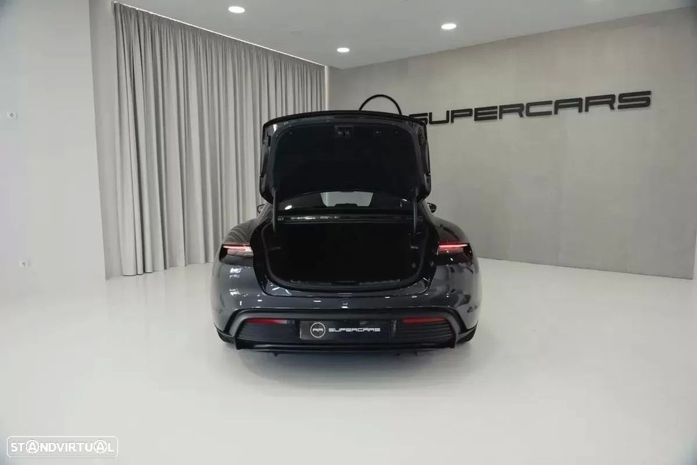 Porsche Taycan 4S — fotografia 19