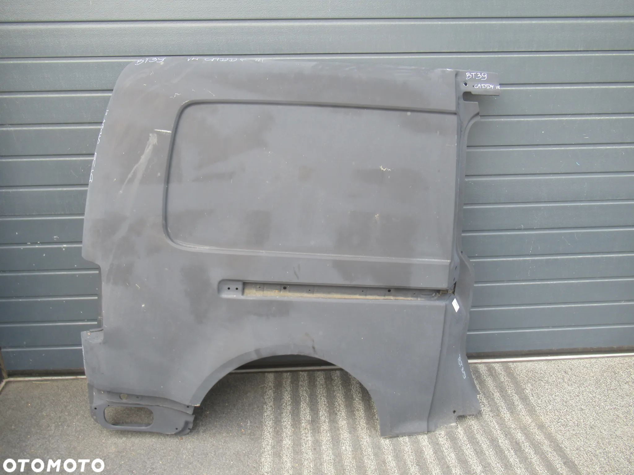 POSZYCIE BŁOTNIK TYLNY TYŁ PRAWY VW CADDY III MAX 2K3 2007 - 1