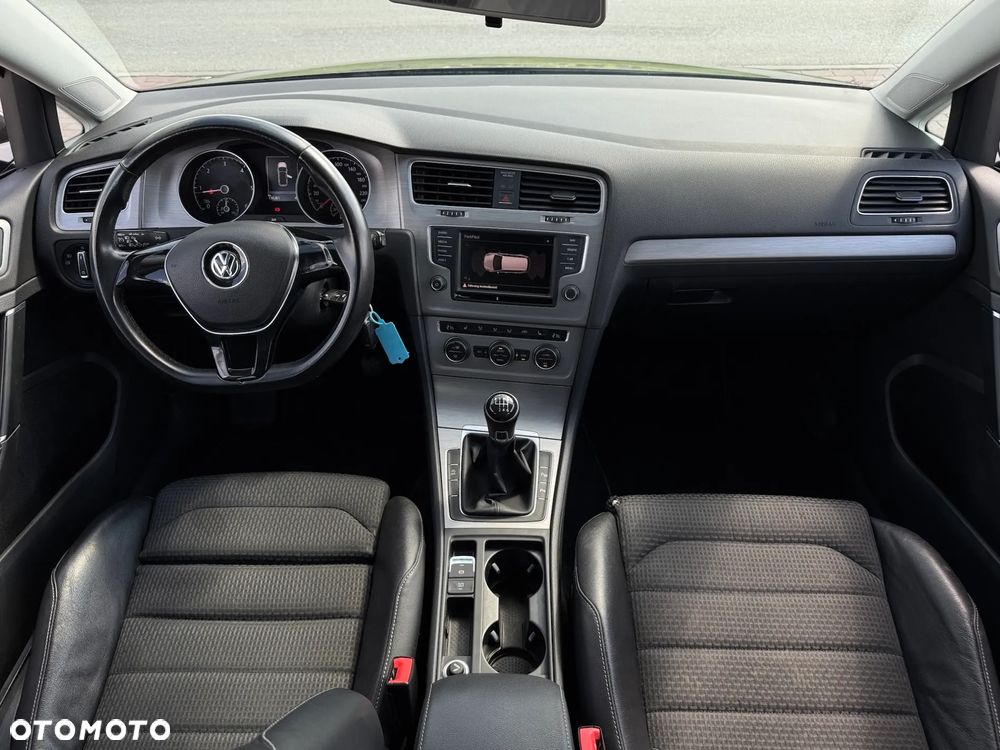 Volkswagen Golf - 6
