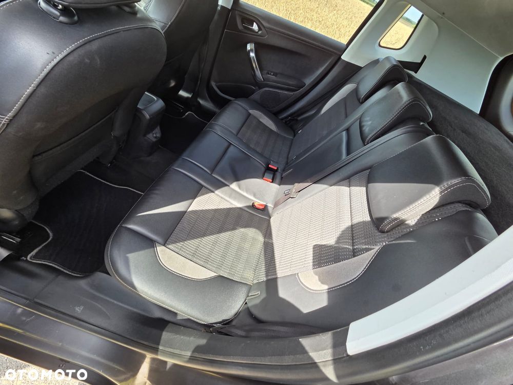 Peugeot 2008 1.6 BlueHDi Allure - 11