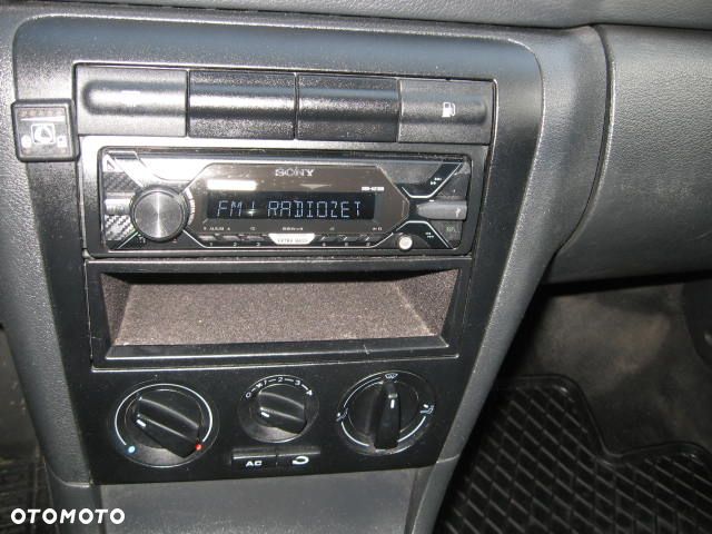 Skoda Octavia 1.6 Ambiente - 14