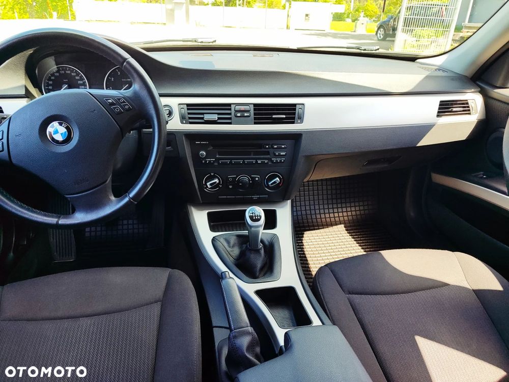 BMW Seria 3 320i - 9