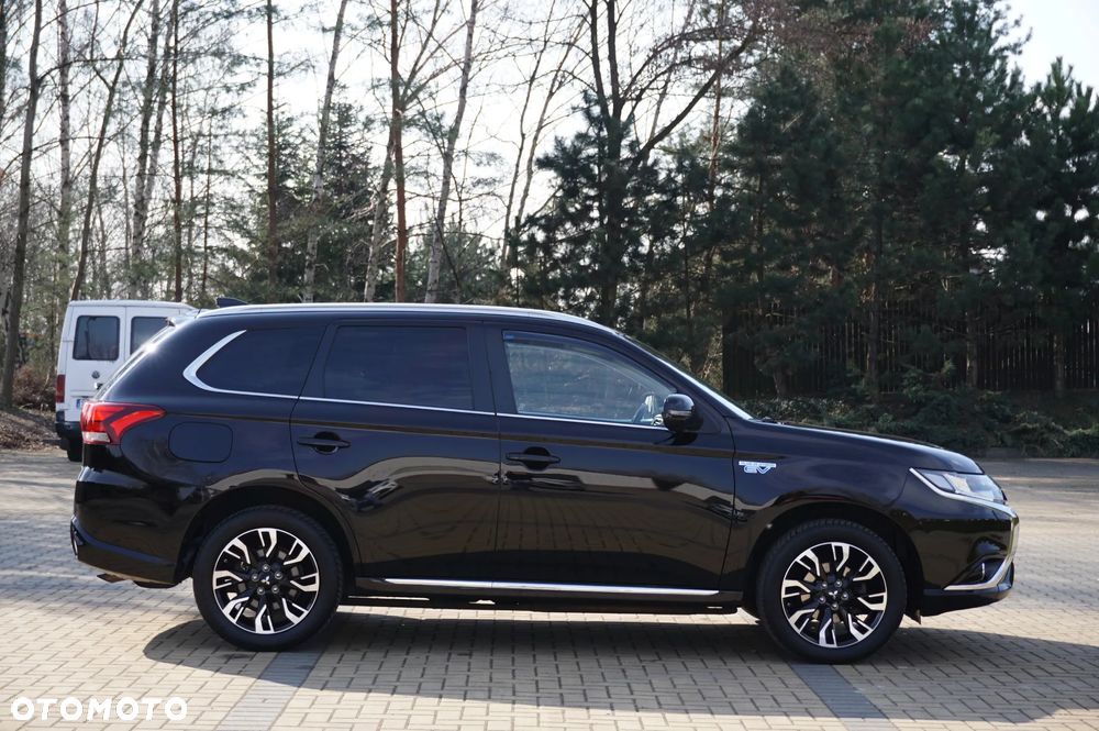 Mitsubishi Outlander 2.0 4WD Plus - 7