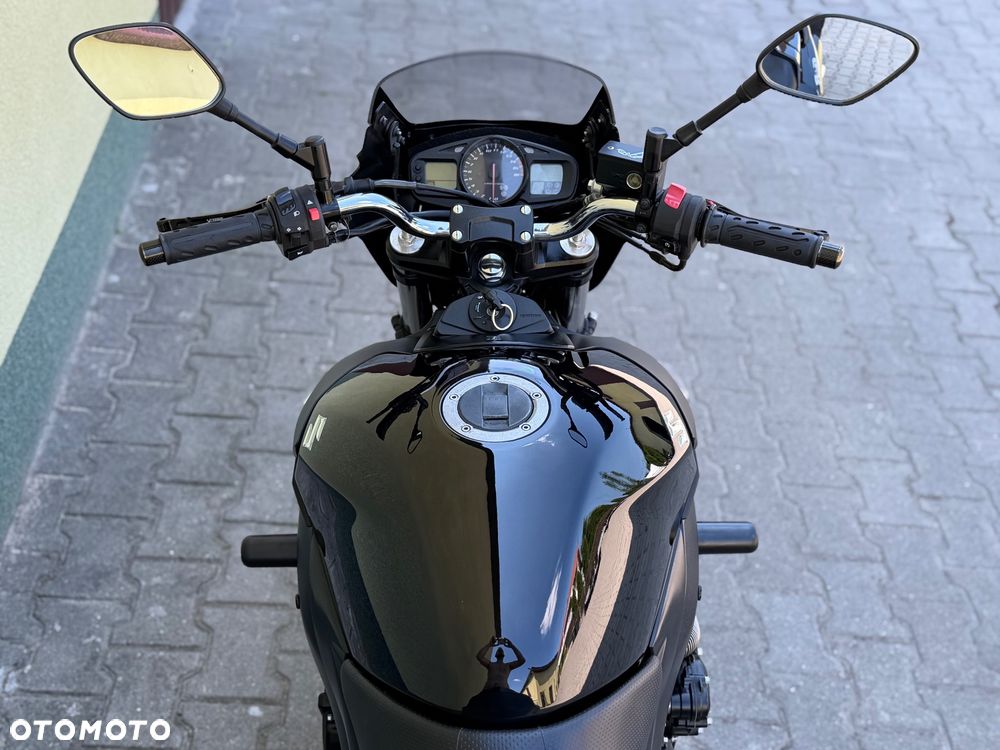 Suzuki GSR - 18