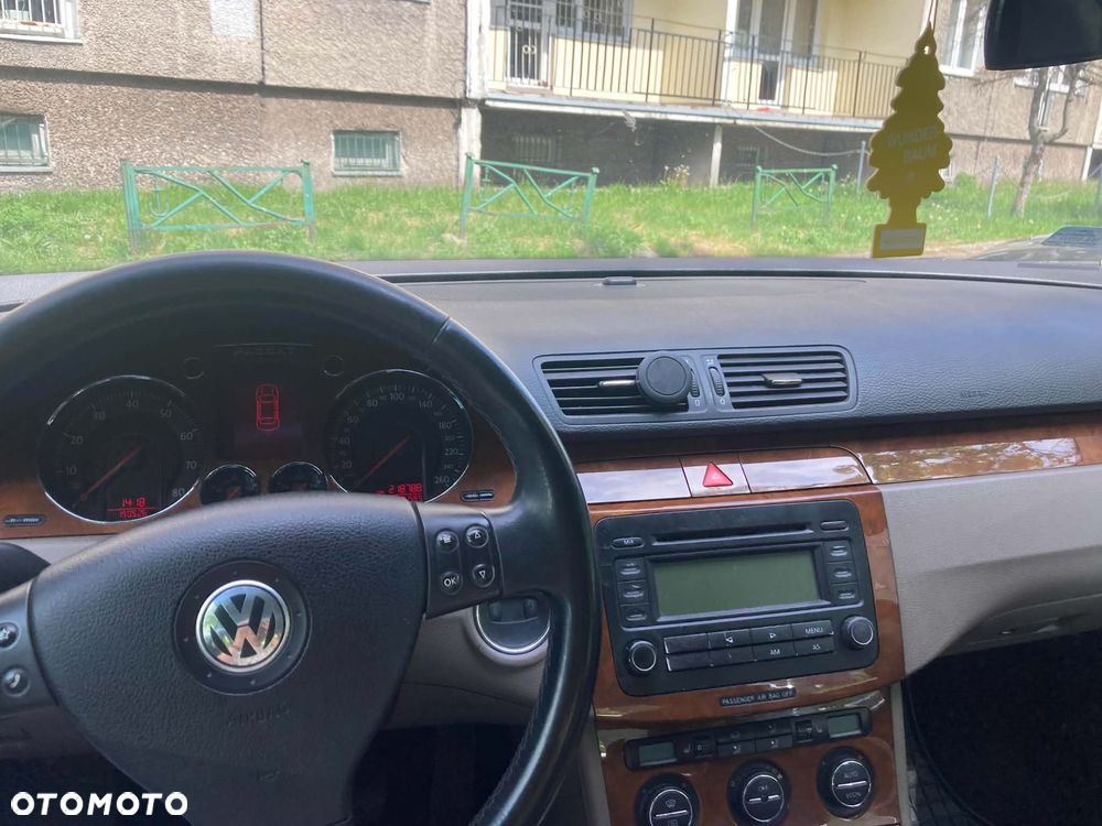 Volkswagen Passat 2.0 FSI Highline - 2
