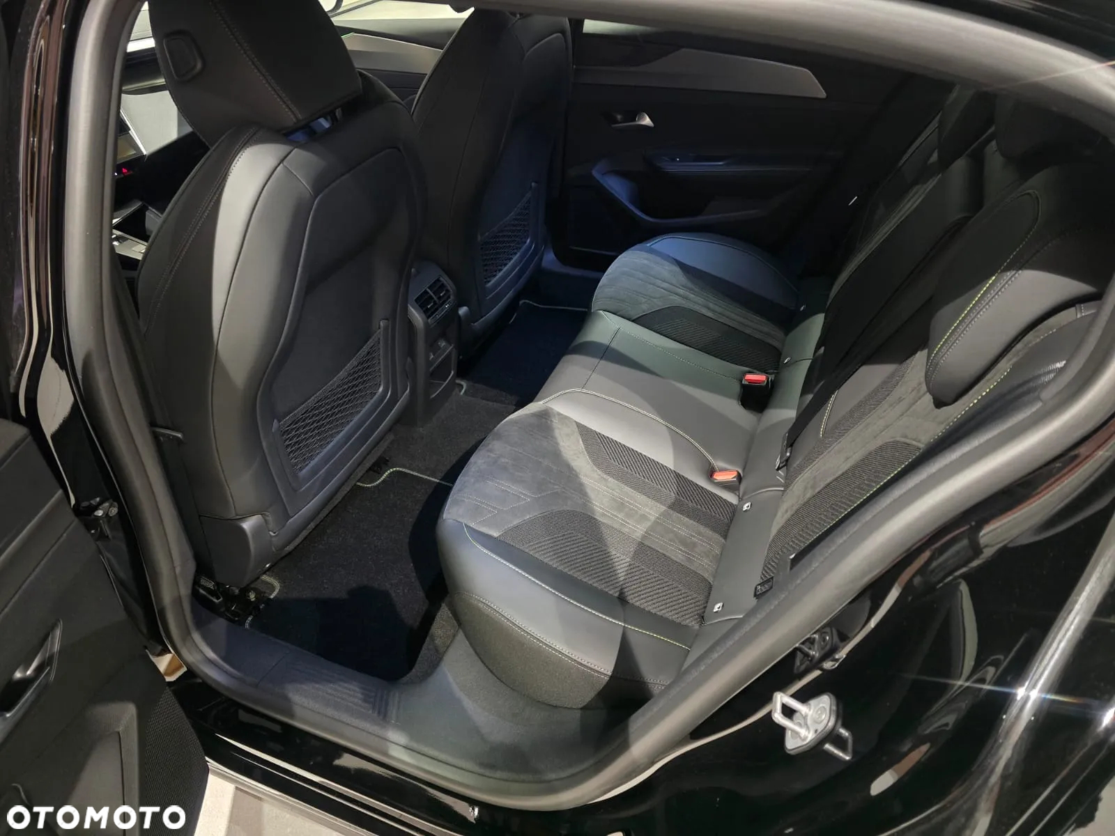 Peugeot 408 1.2 PureTech mHEV GT S&S e-DSC6 - 9