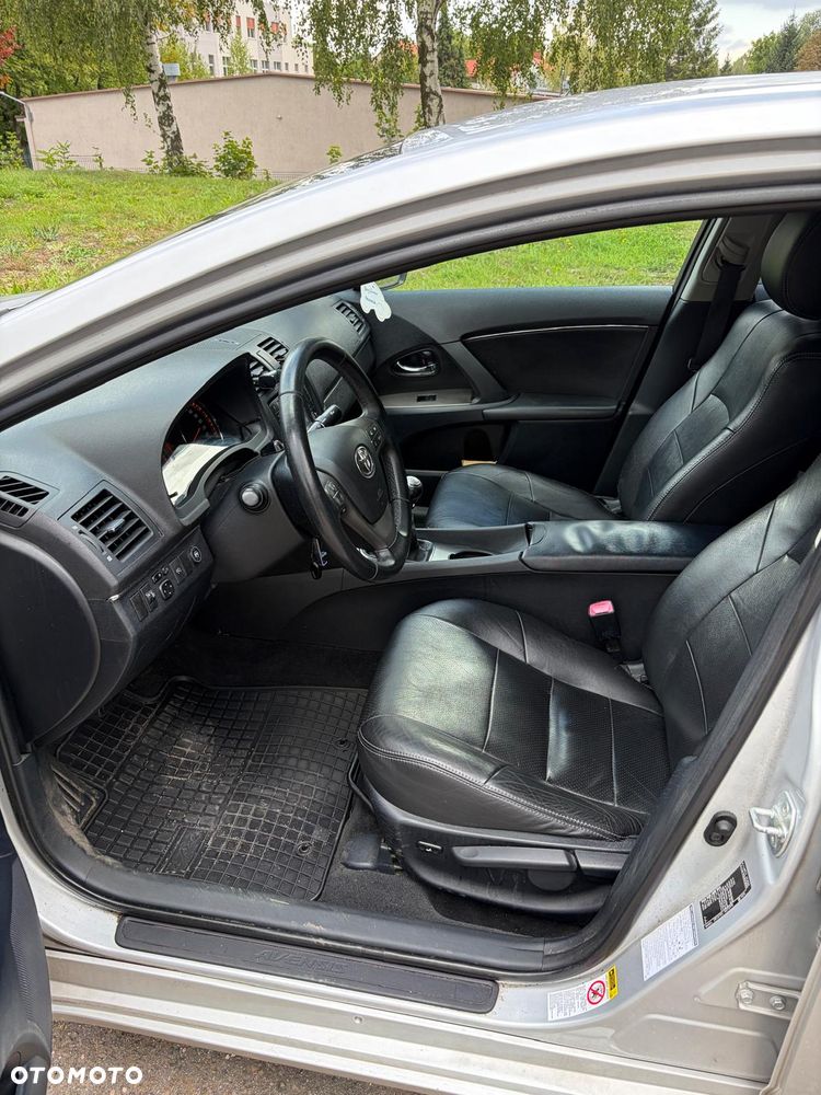 Toyota Avensis 2.0 Prestige NAVI - 10