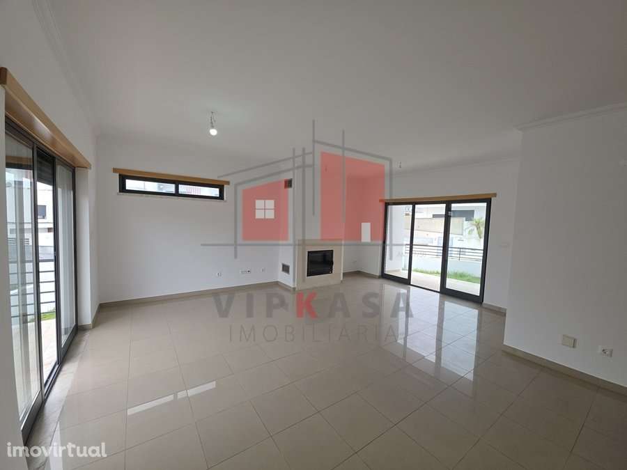 Moradia T5 totalmente remodelada - Grande imagem: 4/28