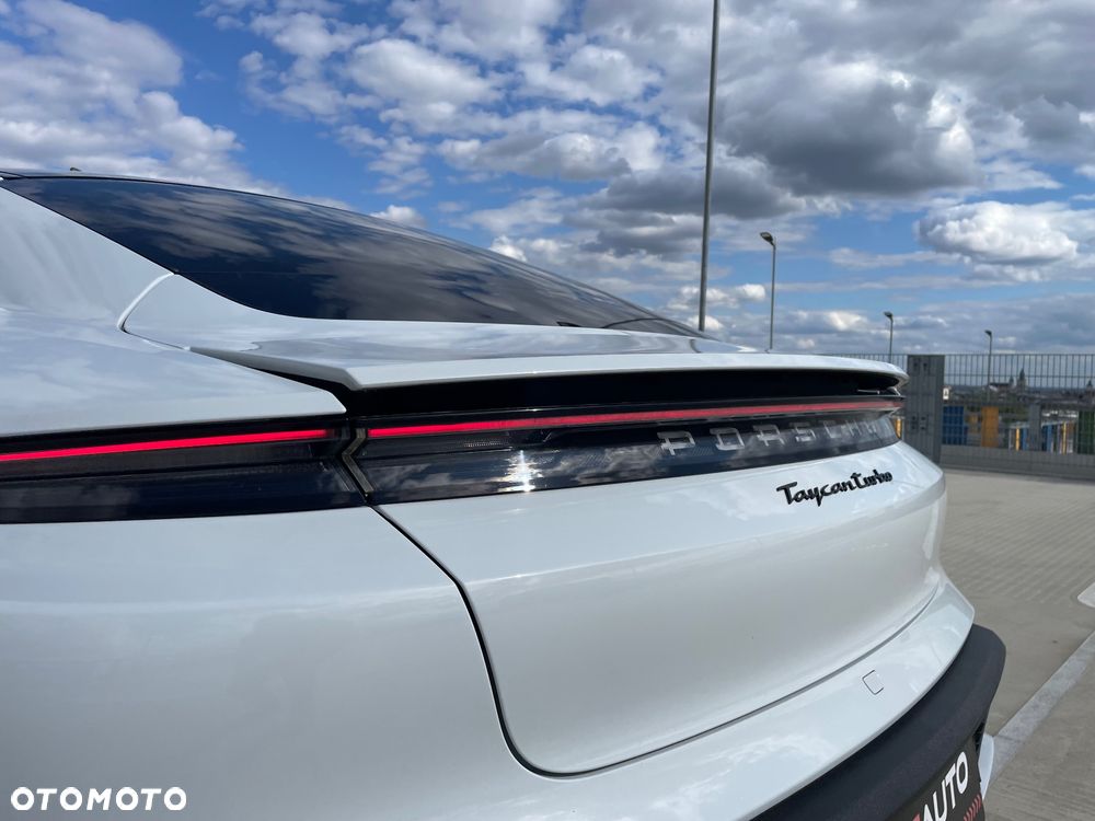 Porsche Taycan Turbo - 19
