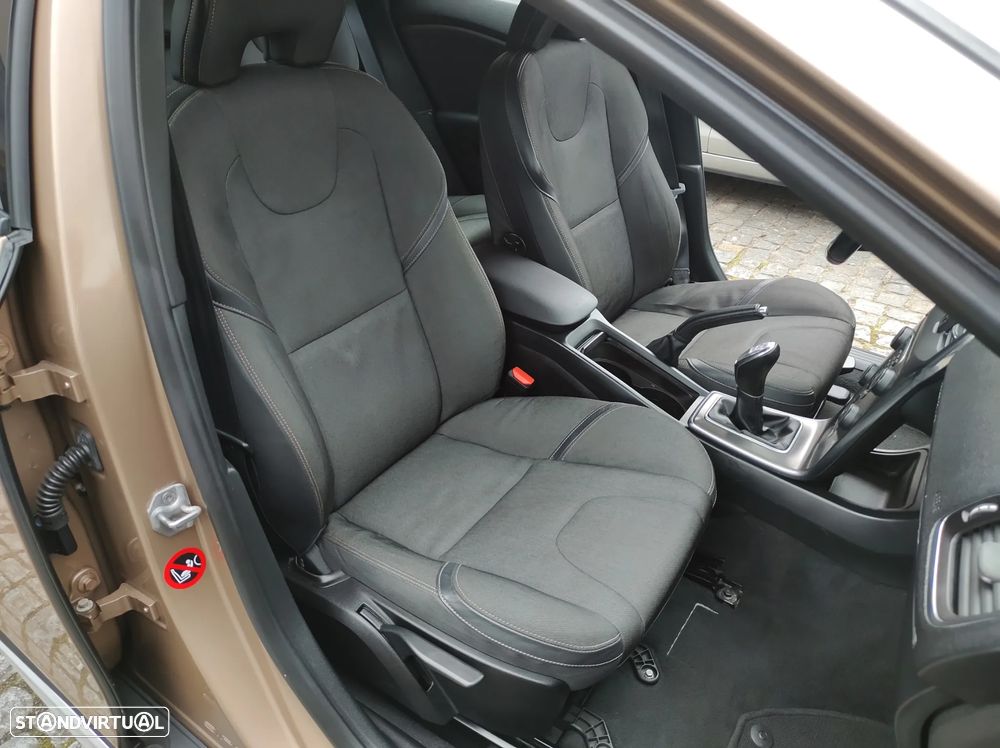 Volvo V40 Cross Country 1.6 D2 Momentum - 17