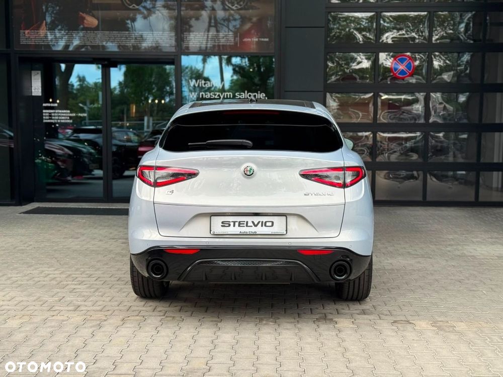 Alfa Romeo Stelvio - 8