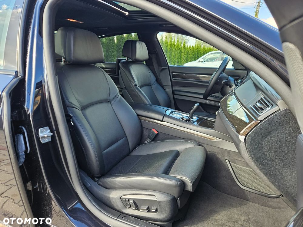 BMW Seria 7 750i xDrive Edition Exclusive - 8