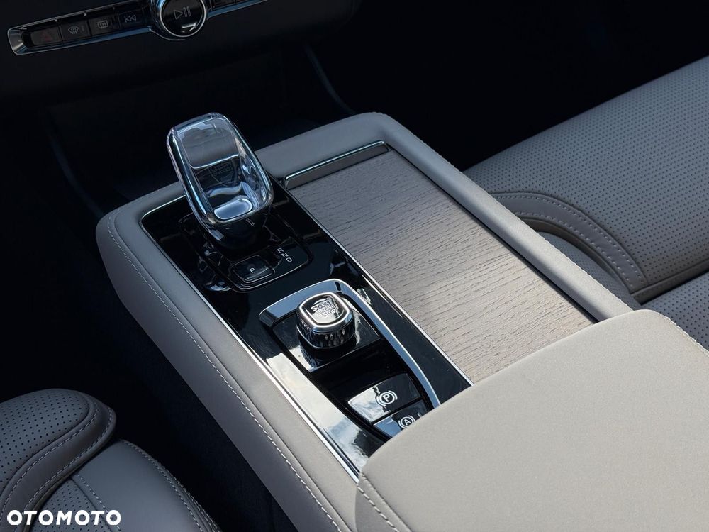 Volvo XC 90 T8 AWD Plug-In Hybrid Ultra Dark 7os - 17