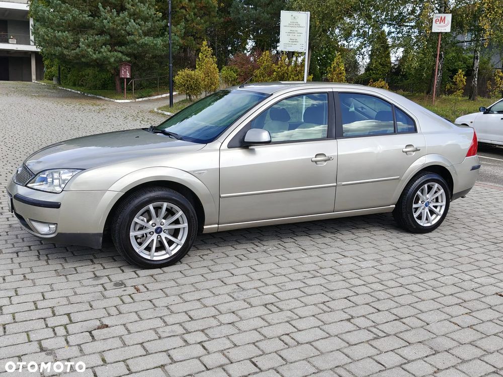 Ford Mondeo 1.8 Gold X - 23