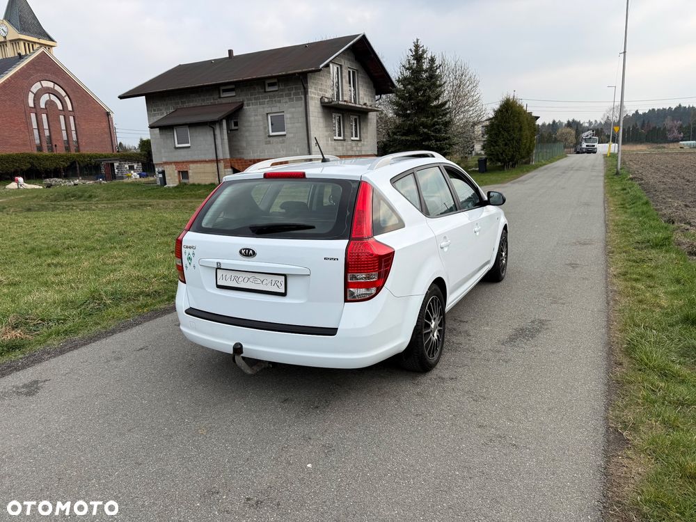 Kia Ceed 1.4 CVVT Dream-Team Edition - 4
