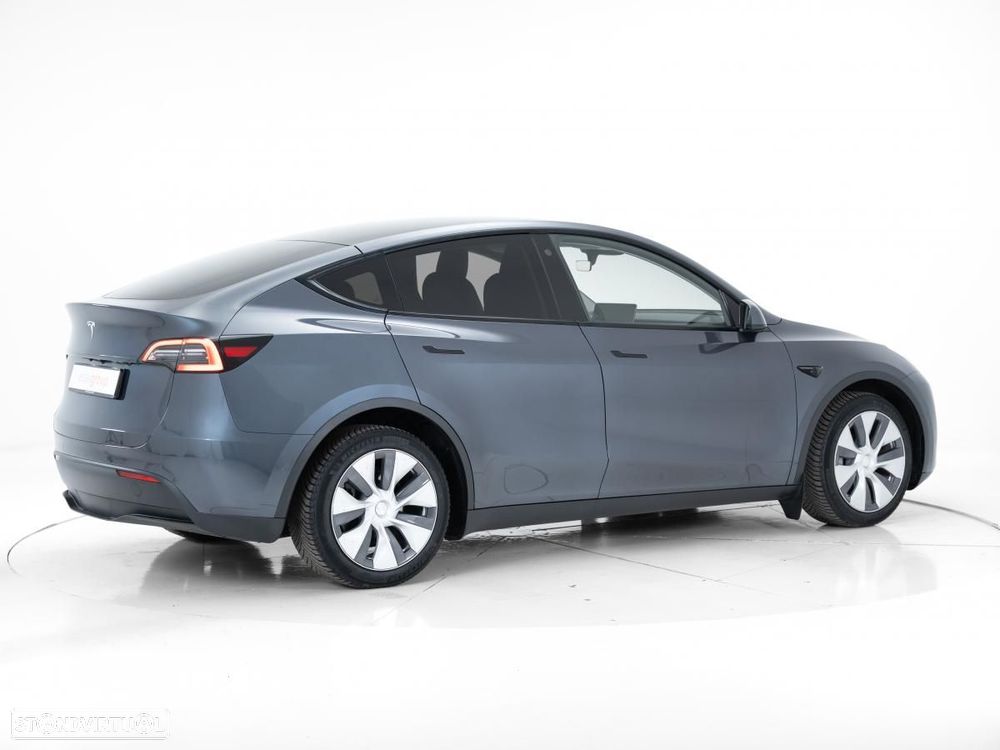 Tesla Model Y Long Range Dual Motor AWD - 4