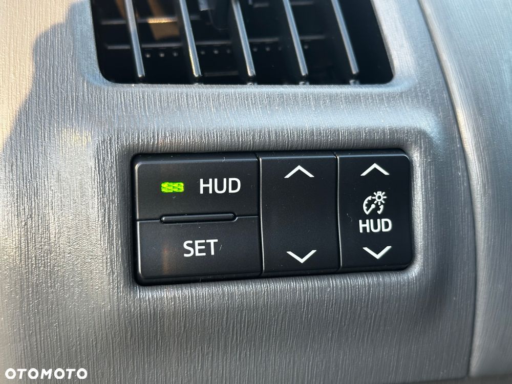 Toyota Prius+ (Hybrid) - 26