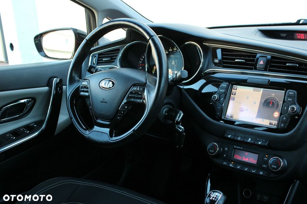 Kia Ceed 1.6 GDI ISG Platinum Edition - 25