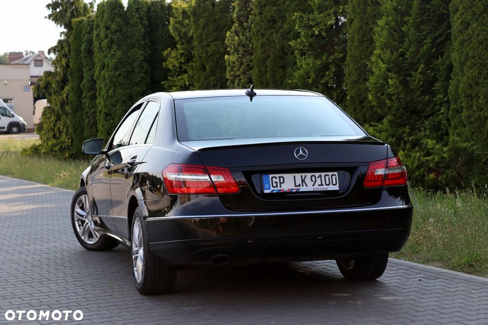 Mercedes-Benz Klasa E 200 CGI BlueEffICIENCY Avantgarde - 5