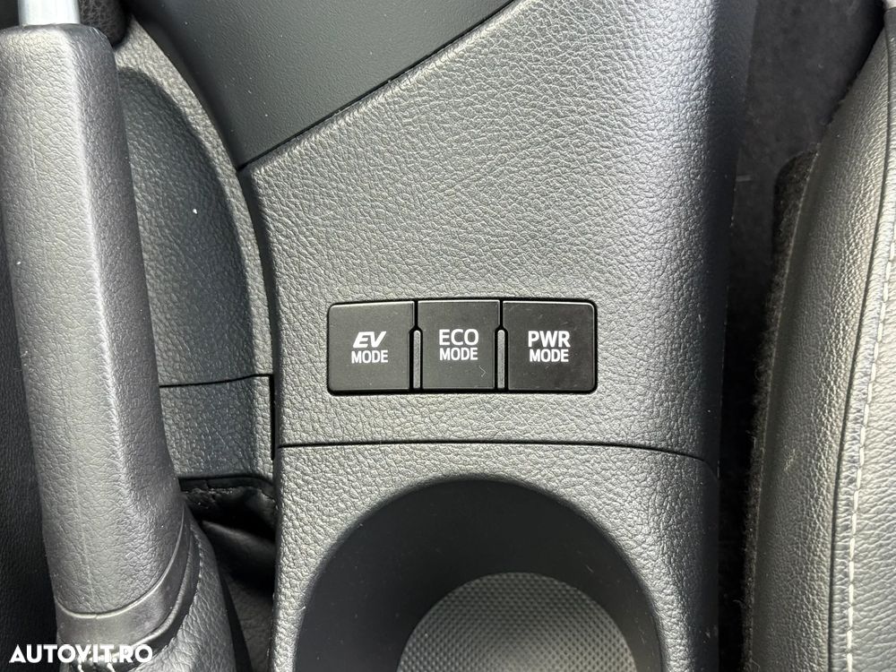 Toyota Auris 1.8 L VVT-i Hybrid Sol + - 23