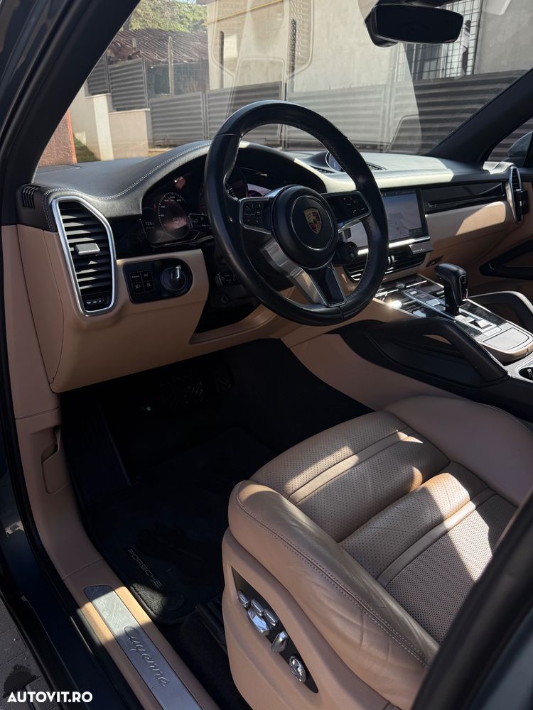 Porsche Cayenne Standard - 24