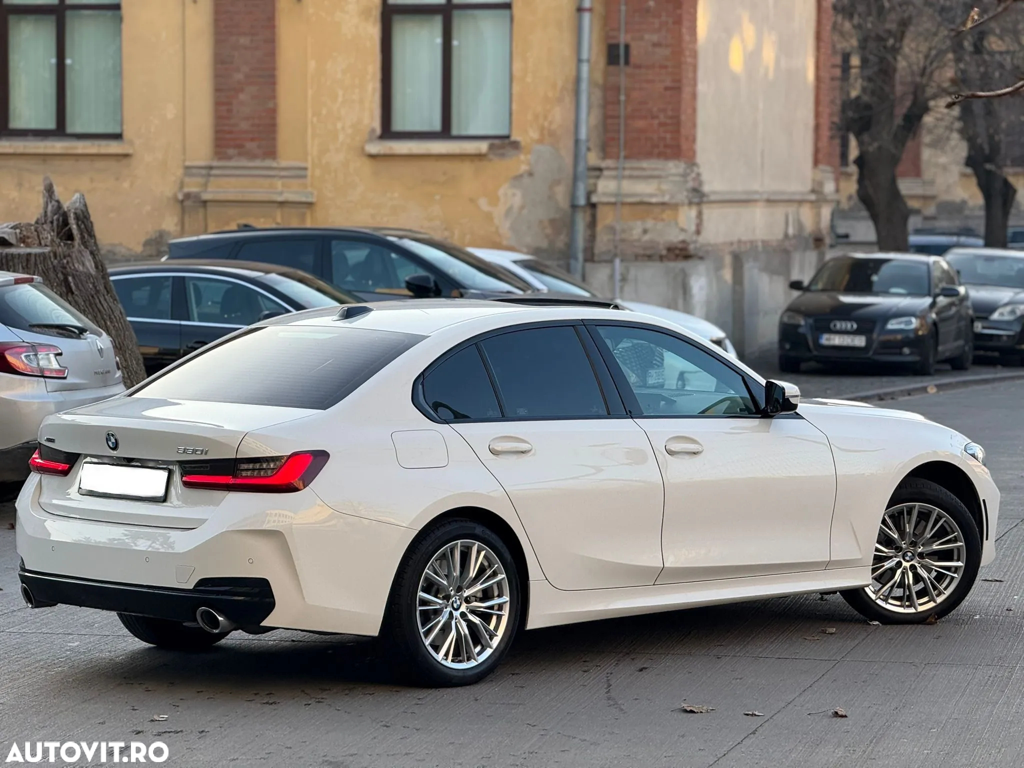 BMW Seria 3 330i xDrive AT - 9