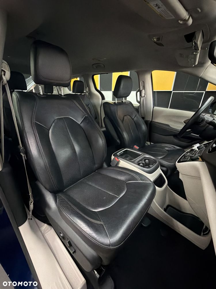 Chrysler Pacifica - 7