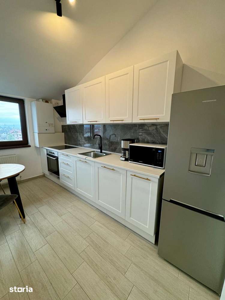 PRIVAT Garsonieră spațioasă, mobilată,  mansardabilă, panoramă, balcon - Imagine principală: 4/12