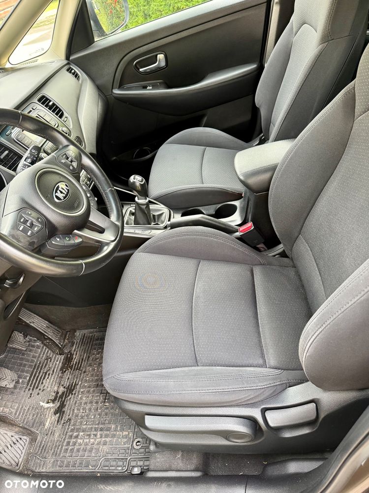 Kia Carens - 22