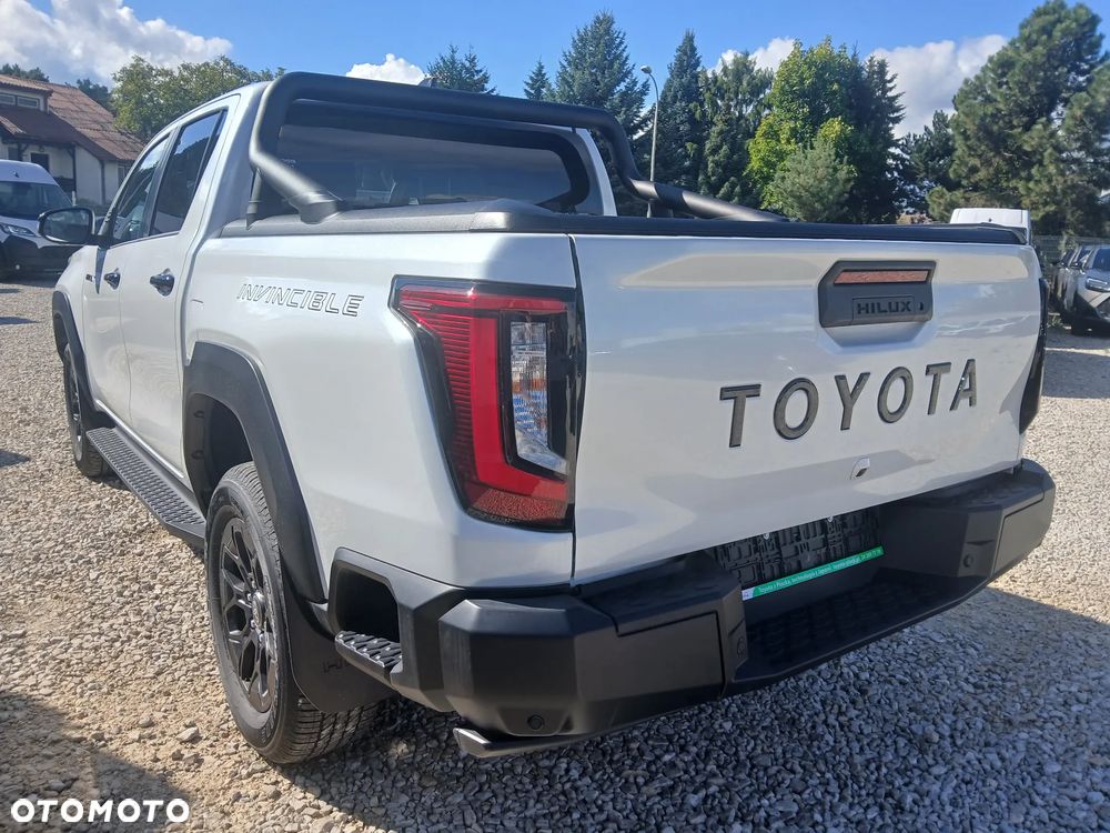 Toyota Hilux 2.8 D-4D mHEV Double Cab Invincible 4x4 - 21