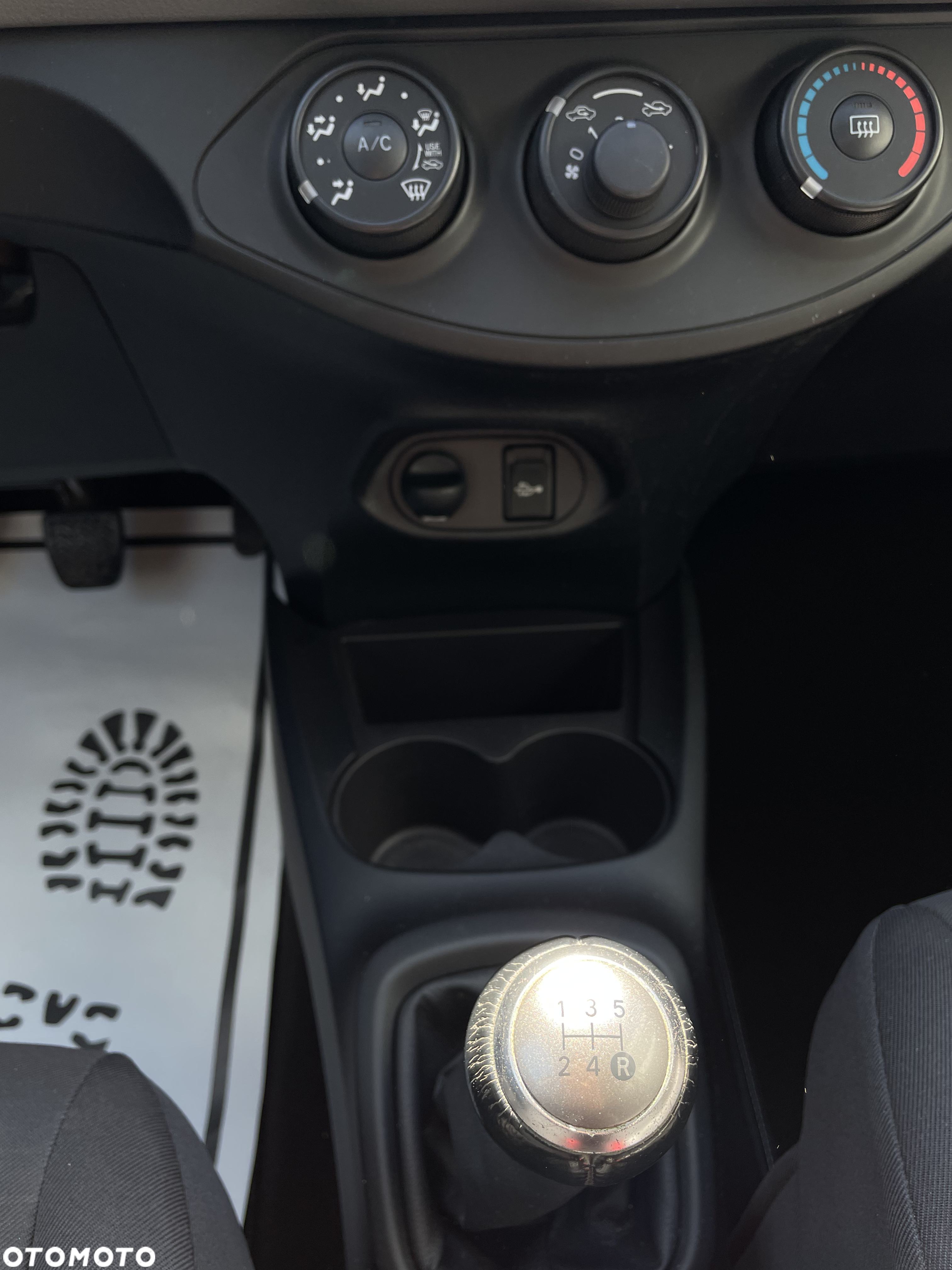 Toyota Yaris - 12