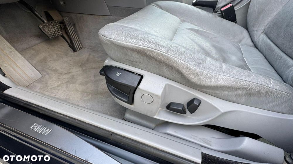 BMW Seria 5 523i - 39