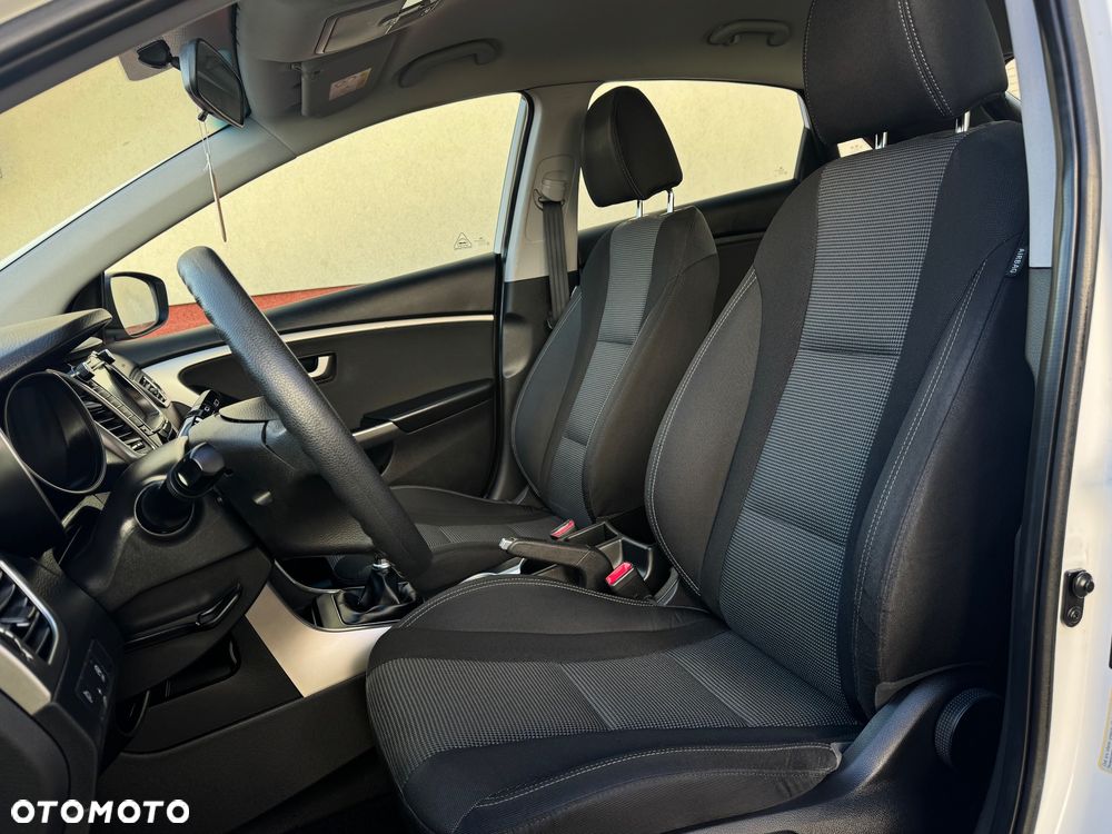 Hyundai i30 blue 1.6 CRDi Classic - 12