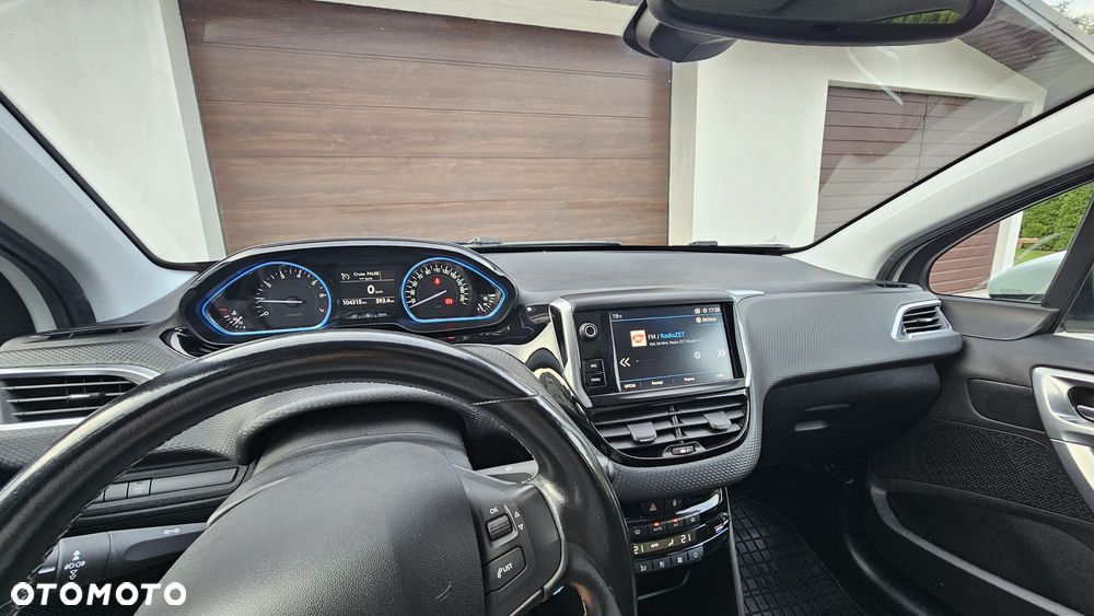 Peugeot 2008 1.2 Pure Tech GPF Allure S&S - 16