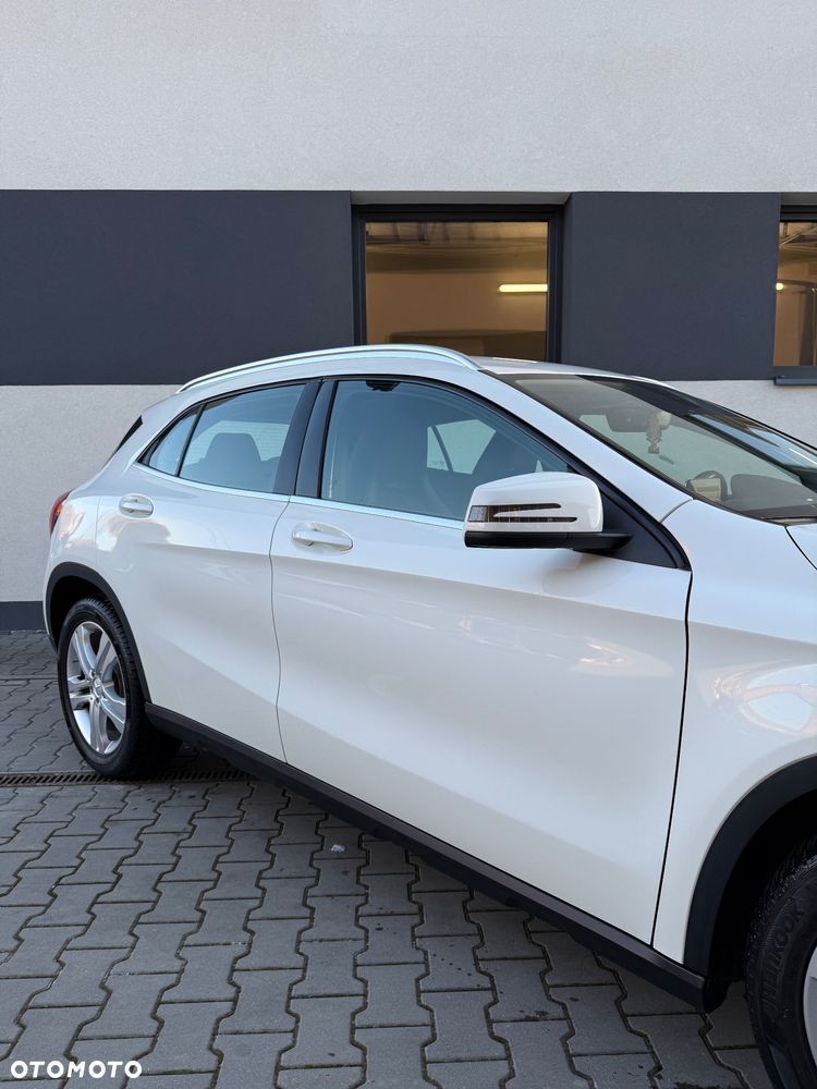 Mercedes-Benz GLA 200 7G-DCT - 9