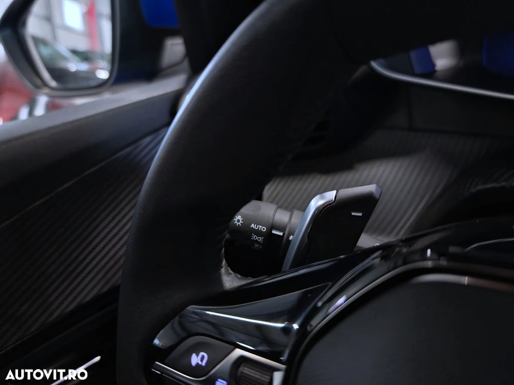 Peugeot 2008 PureTech 130 EAT8 Allure - 24