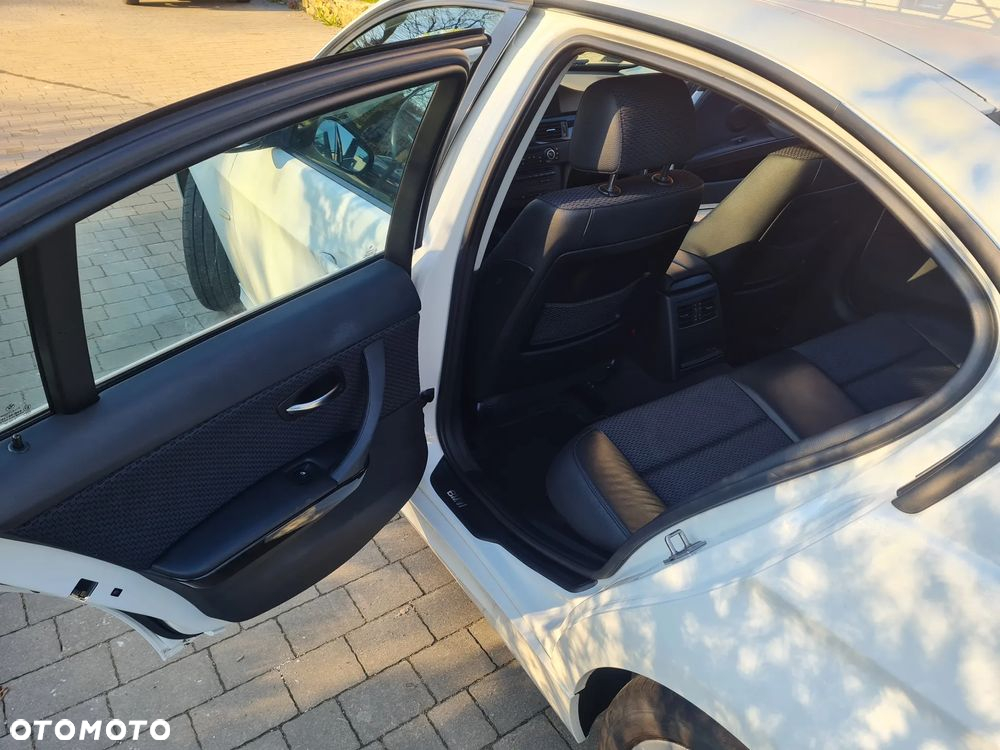 BMW Seria 3 318i - 11