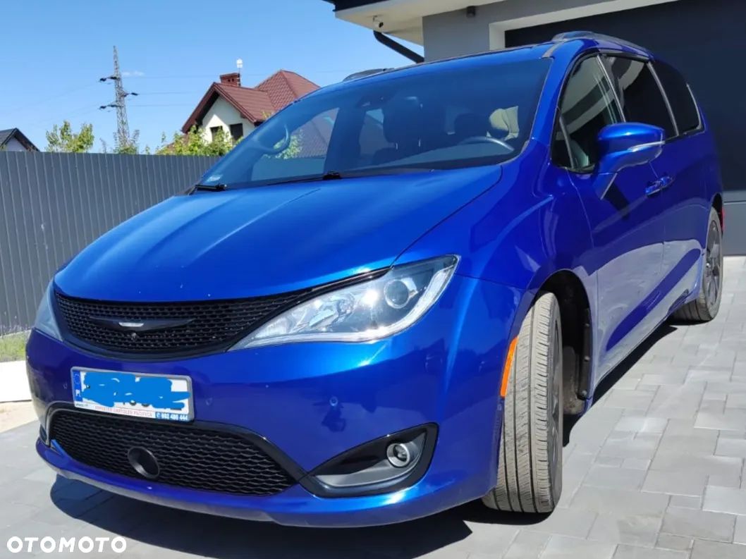 Chrysler Pacifica - 1