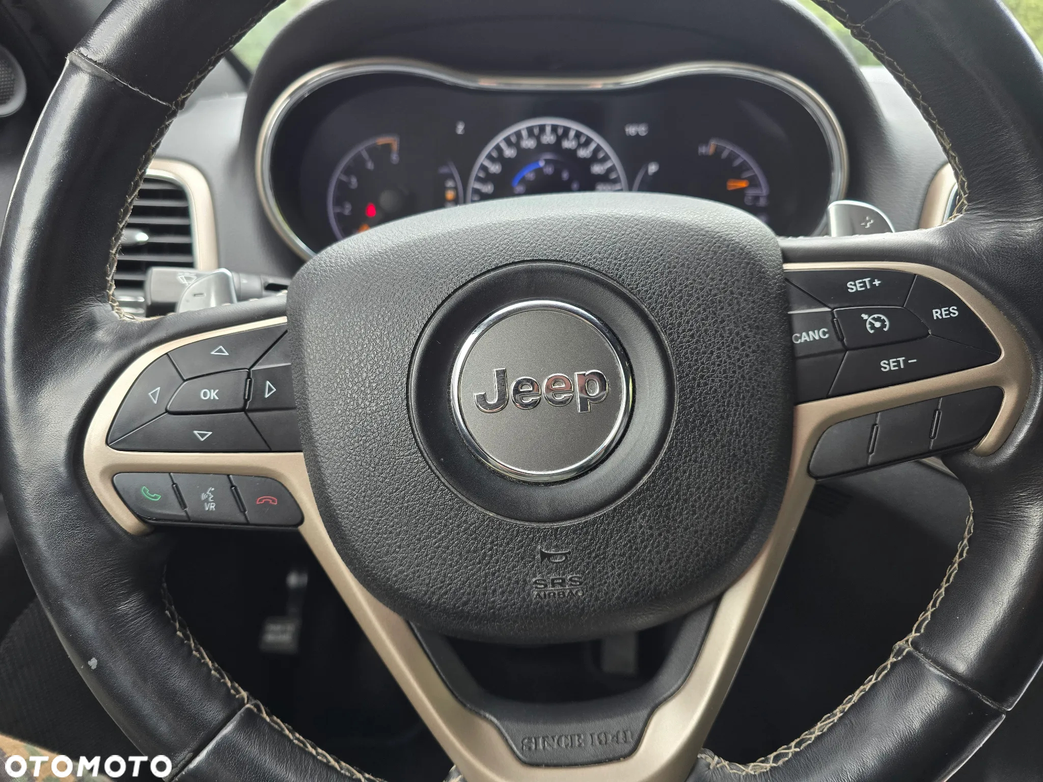 Jeep Grand Cherokee - 36