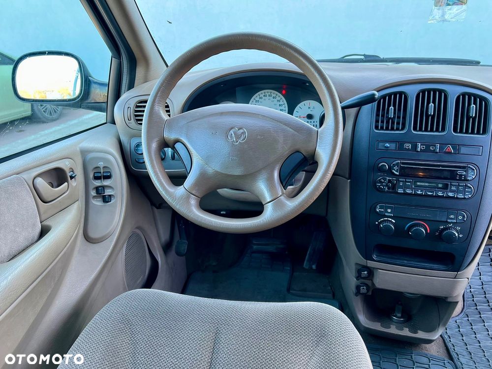 Dodge Caravan - 10