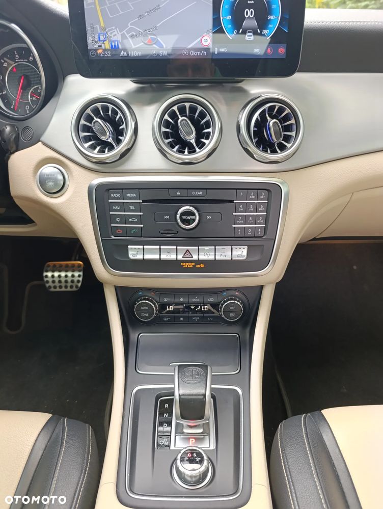 Mercedes-Benz GLA AMG 45 4-Matic - 14