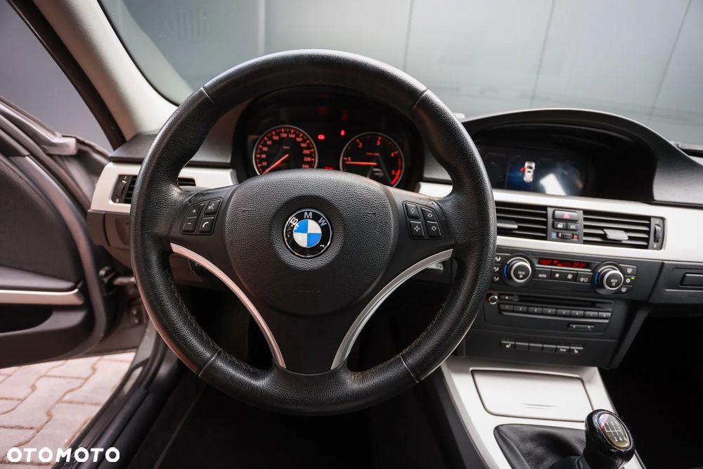 BMW Seria 3 320d DPF - 23