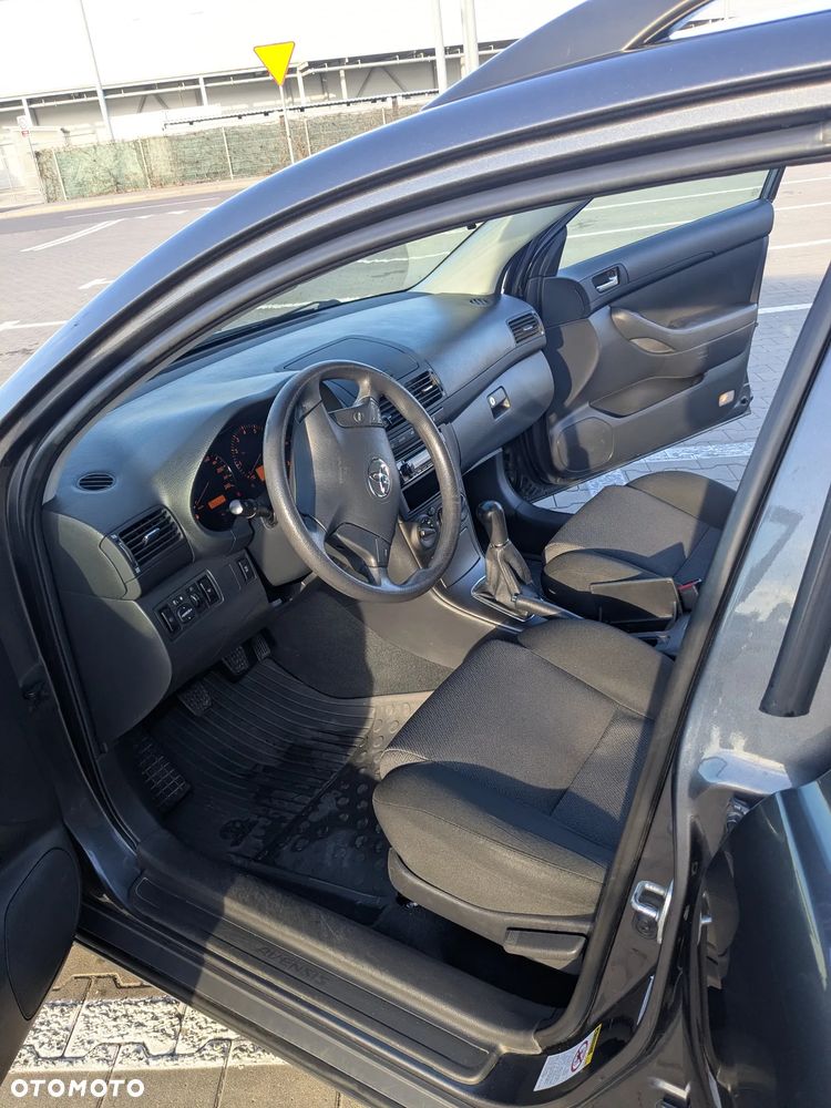 Toyota Avensis 1.6 VVT-i Luna - 16