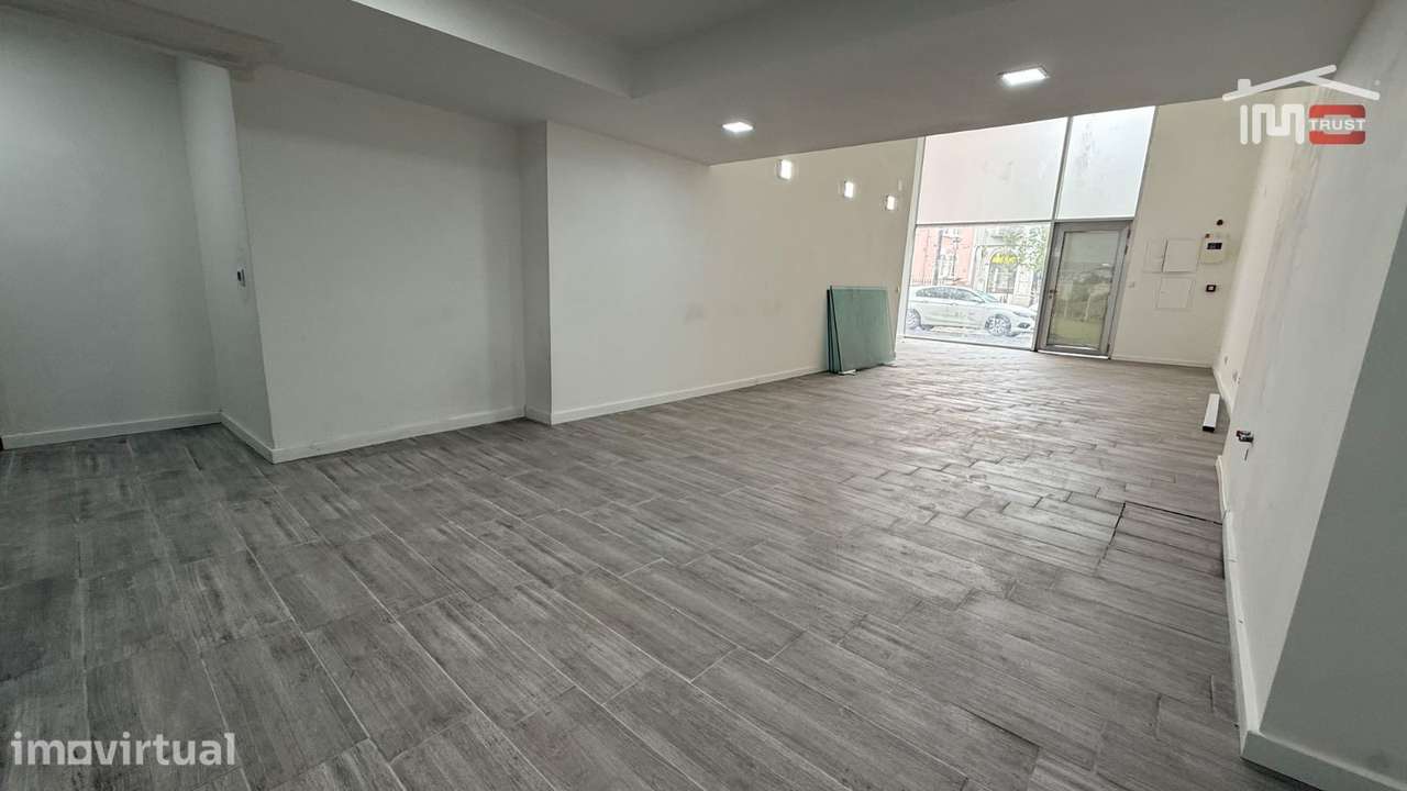 Loja Remodelada RC e Cave 232m2 - Av. Duque de Loulé / Lisboa - Grande imagem: 5/38